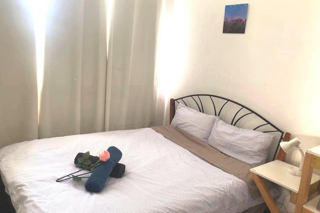 Modern Charming Miners' Cottage +Free Internet Брокен-Гілл Екстер'єр фото